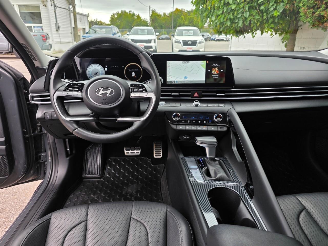 2025 Hyundai Elantra Luxury 4dr Sedan Photo