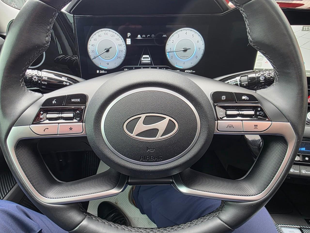 2025 Hyundai Elantra Luxury 4dr Sedan Photo