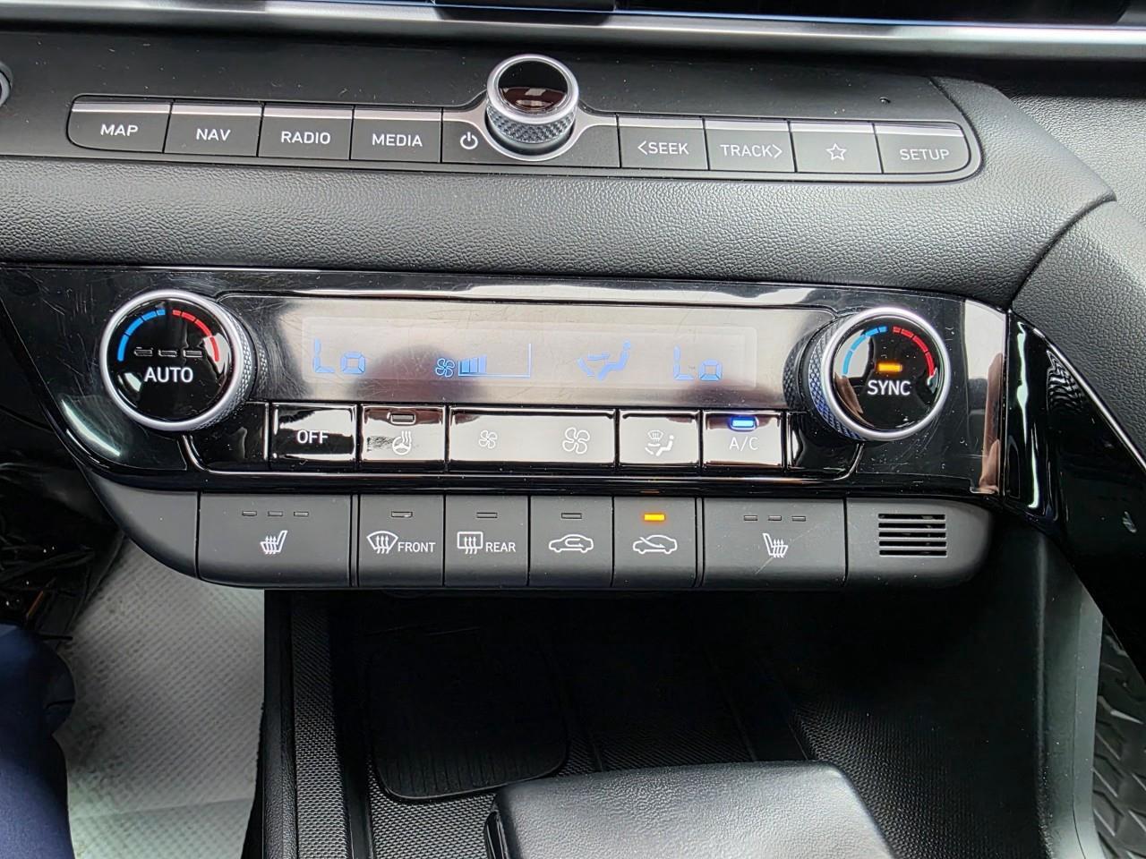 2025 Hyundai Elantra Luxury 4dr Sedan Photo
