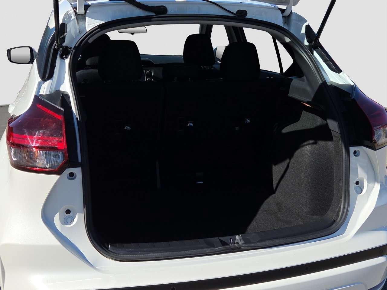 2024 Nissan Kicks SV Photo