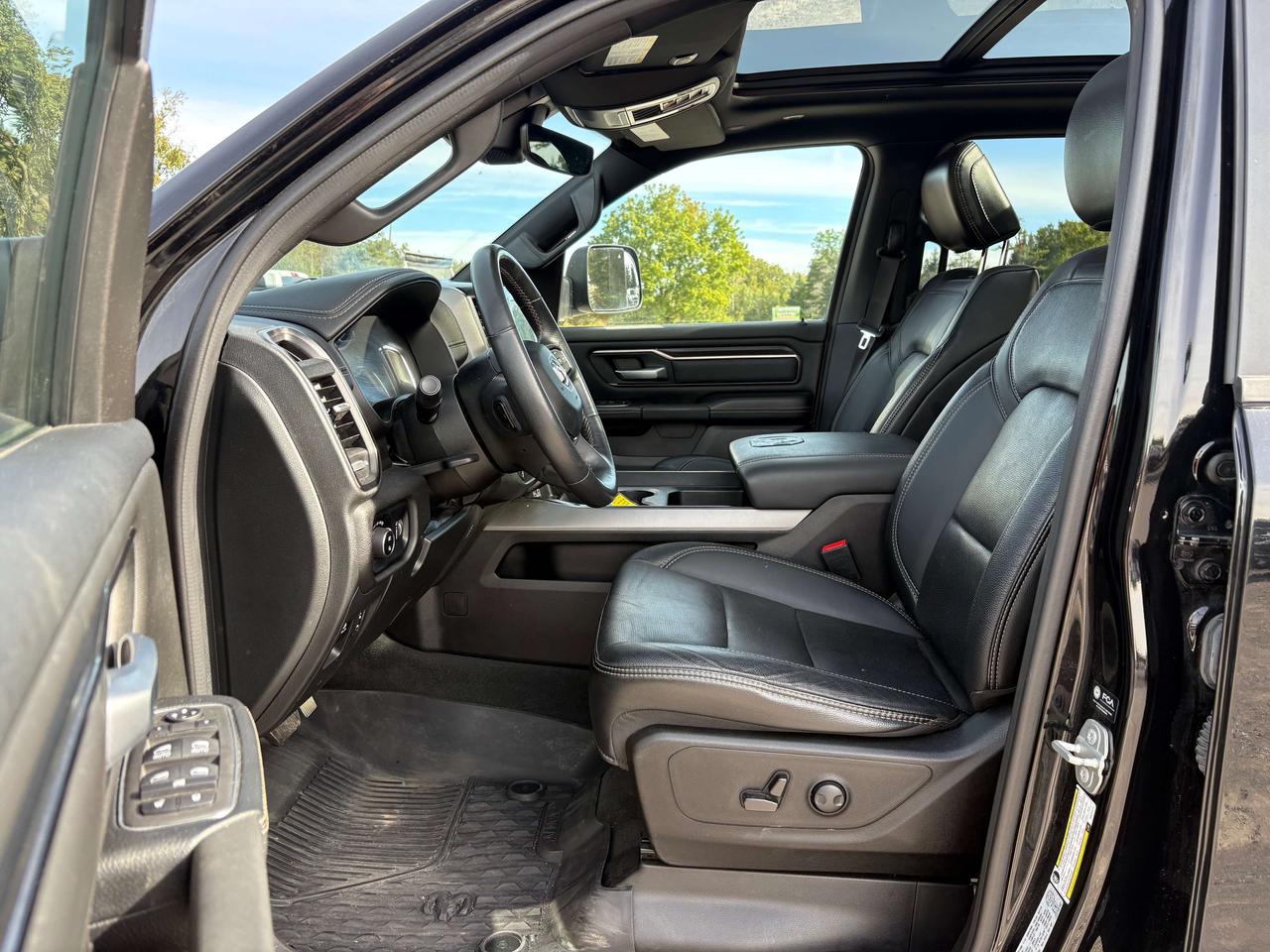 2024 RAM 1500 Sport - htd/vntd seat - tow pkg Photo