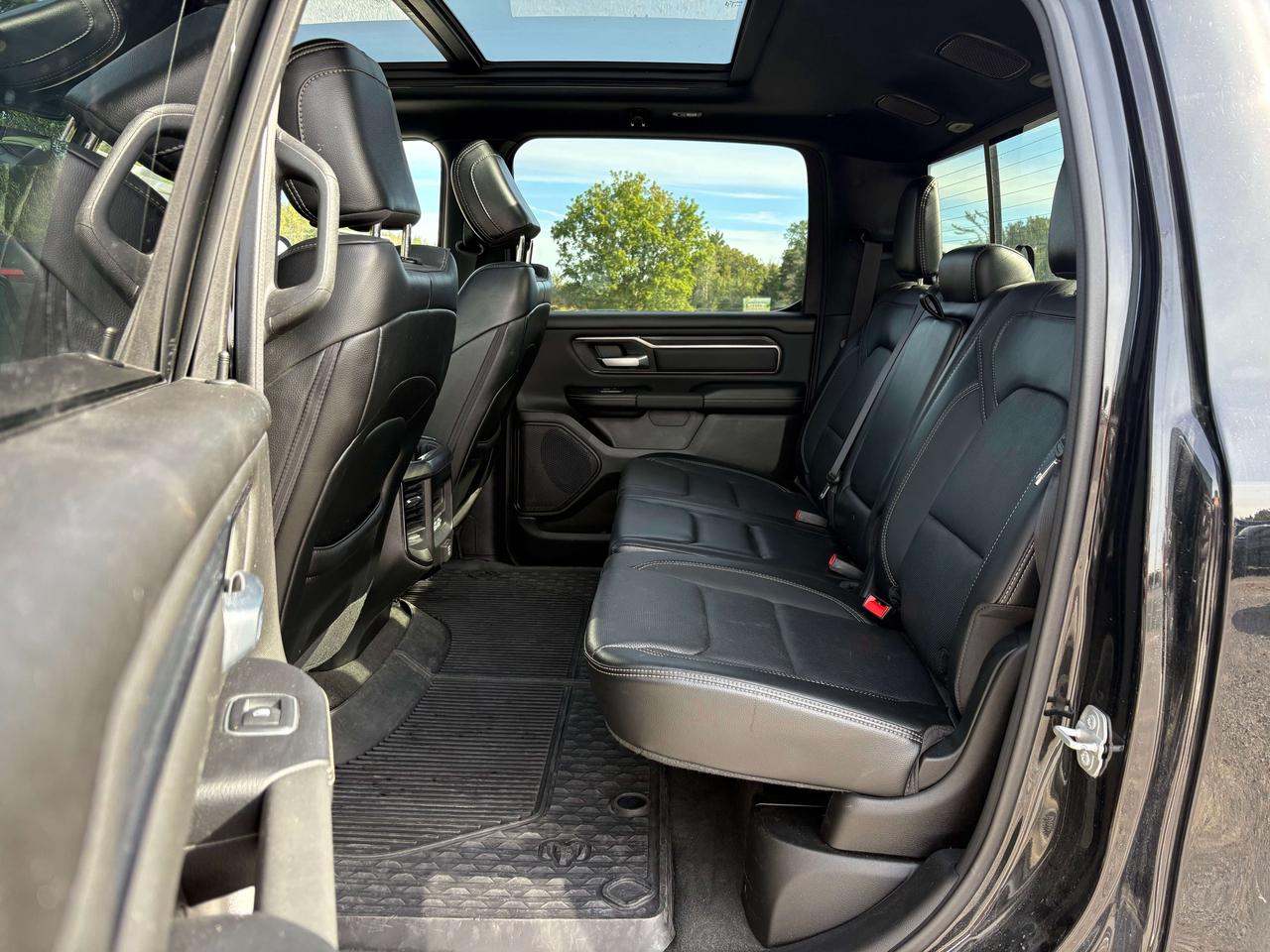 2024 RAM 1500 Sport - htd/vntd seat - tow pkg Photo3