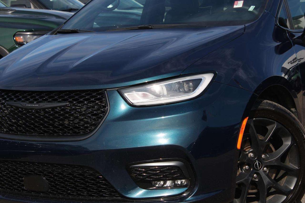 2025 Chrysler Pacifica Limited  Gps SiriusXM Moonroof ReverseCamera Parki Photo
