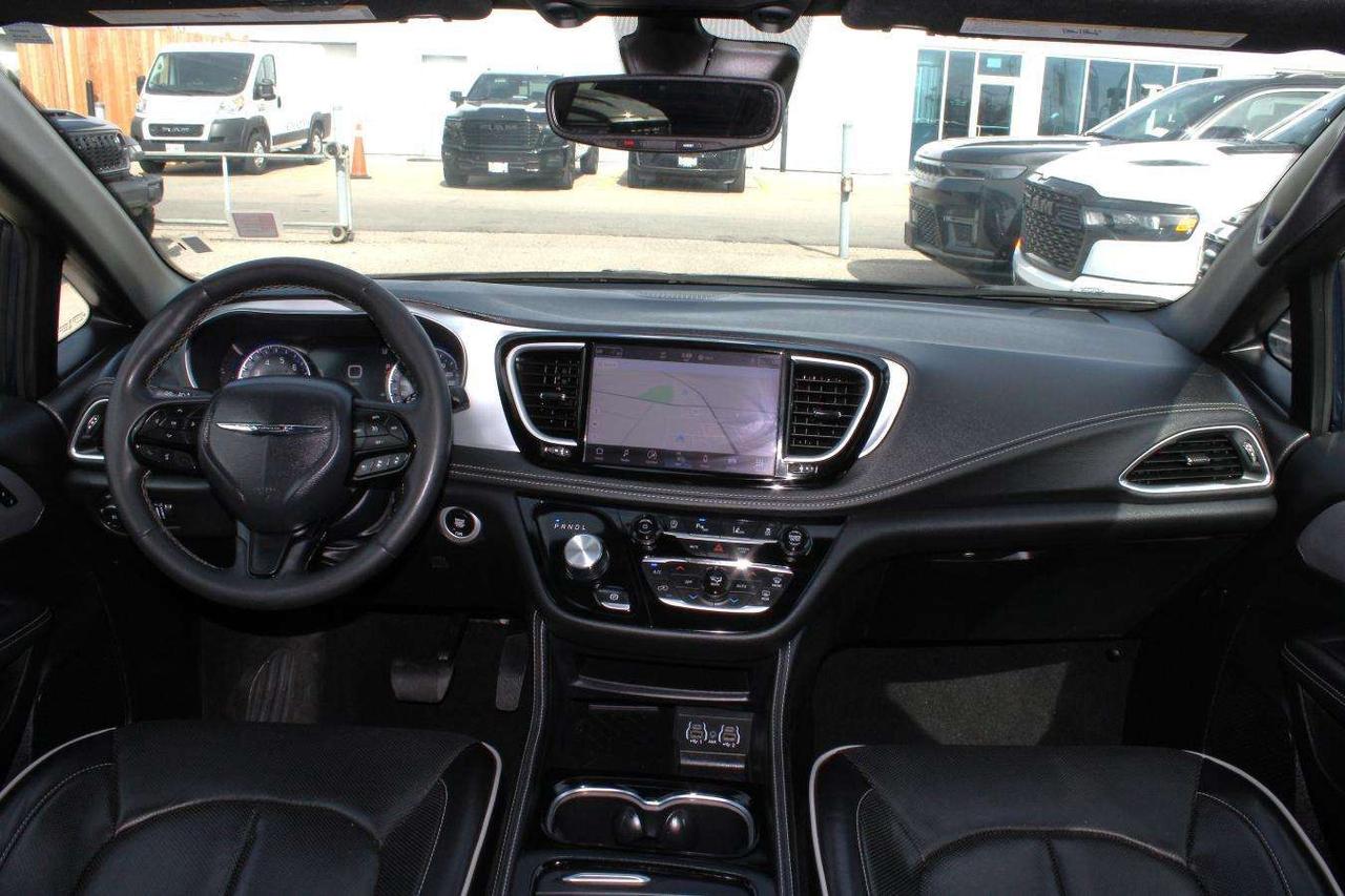 2025 Chrysler Pacifica Limited  Gps SiriusXM Moonroof ReverseCamera Parki Photo