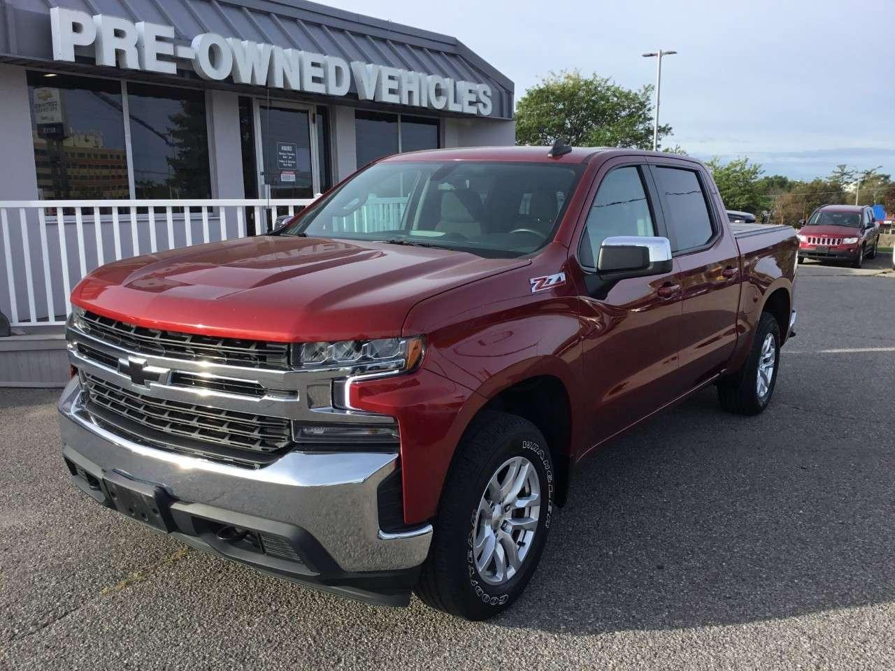 2021 Chevrolet Silverado 1500 Crew Cab Short Box 4-Wheel Drive LT Photo0