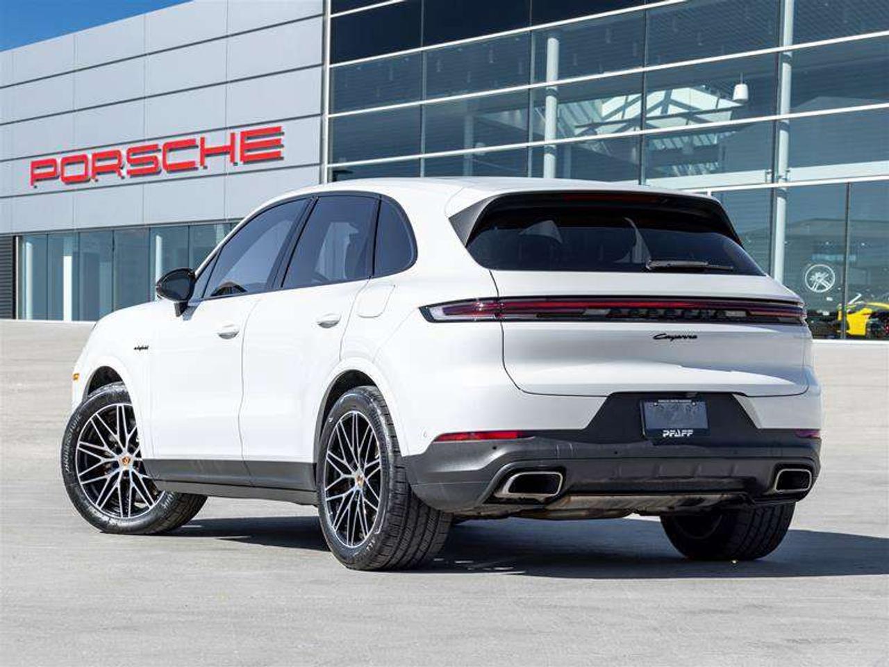 2025 Porsche Cayenne E-Hybrid AWD Premium Pkg 21 RS Spyder Design Wheels Head-Up Display Photo3
