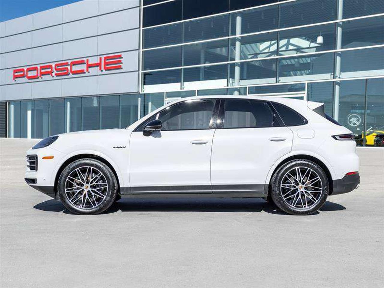 2025 Porsche Cayenne E-Hybrid AWD Premium Pkg 21 RS Spyder Design Wheels Head-Up Display Photo
