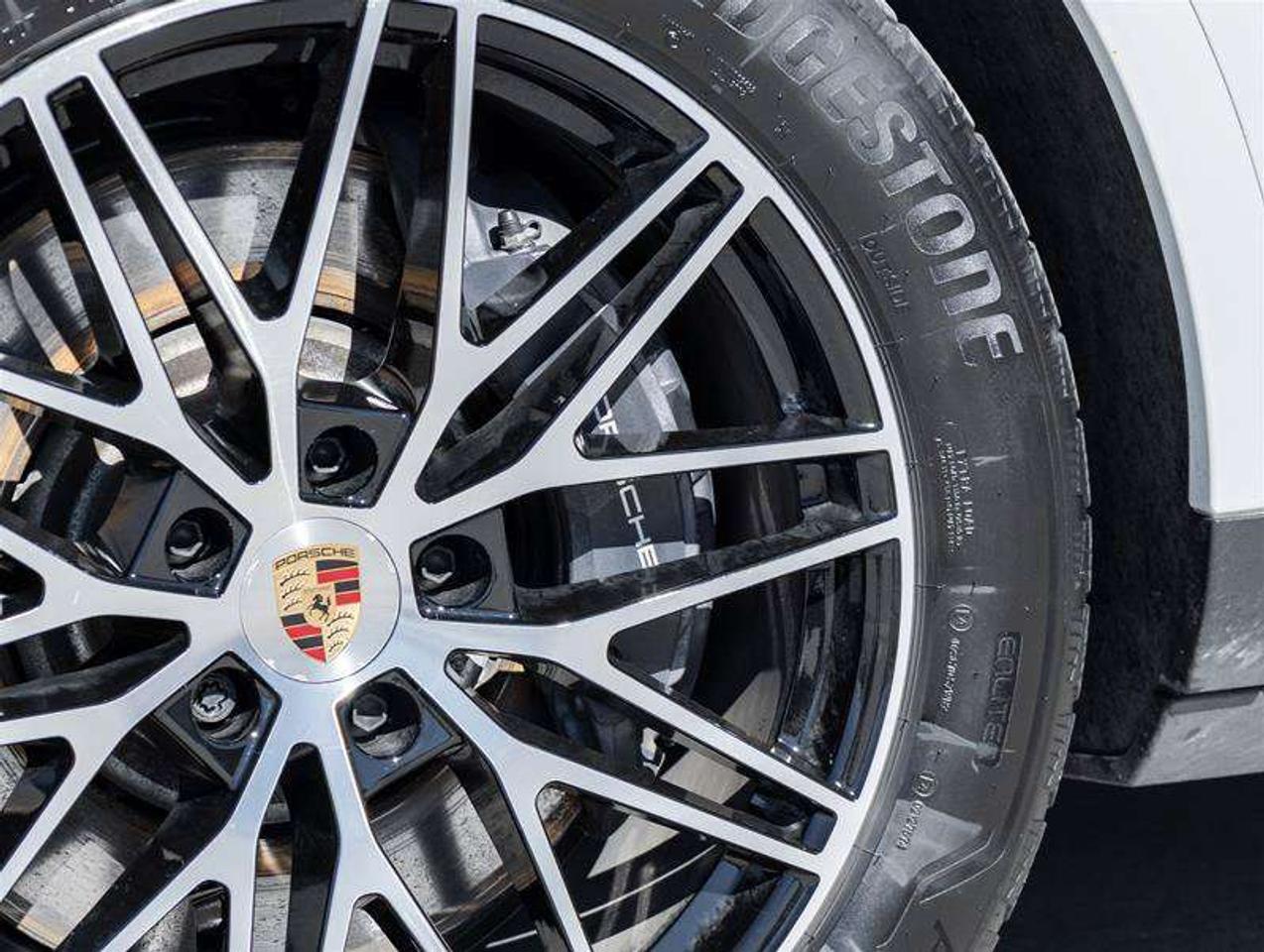 2025 Porsche Cayenne E-Hybrid AWD Premium Pkg 21 RS Spyder Design Wheels Head-Up Display Photo