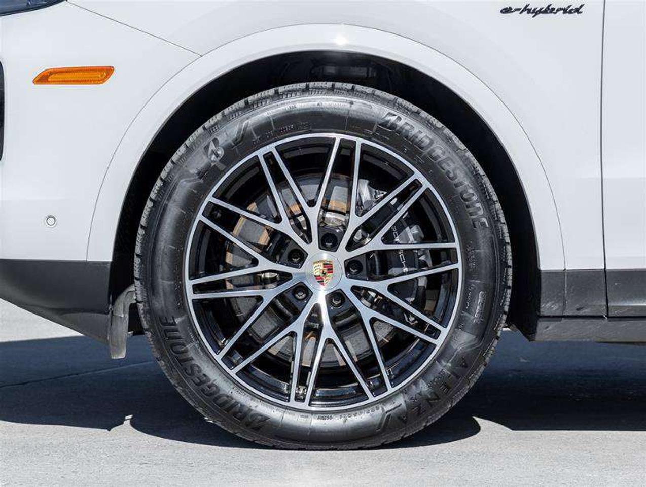 2025 Porsche Cayenne E-Hybrid AWD Premium Pkg 21 RS Spyder Design Wheels Head-Up Display Photo