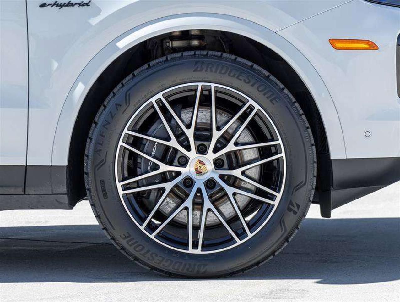 2025 Porsche Cayenne E-Hybrid AWD Premium Pkg 21 RS Spyder Design Wheels Head-Up Display Photo