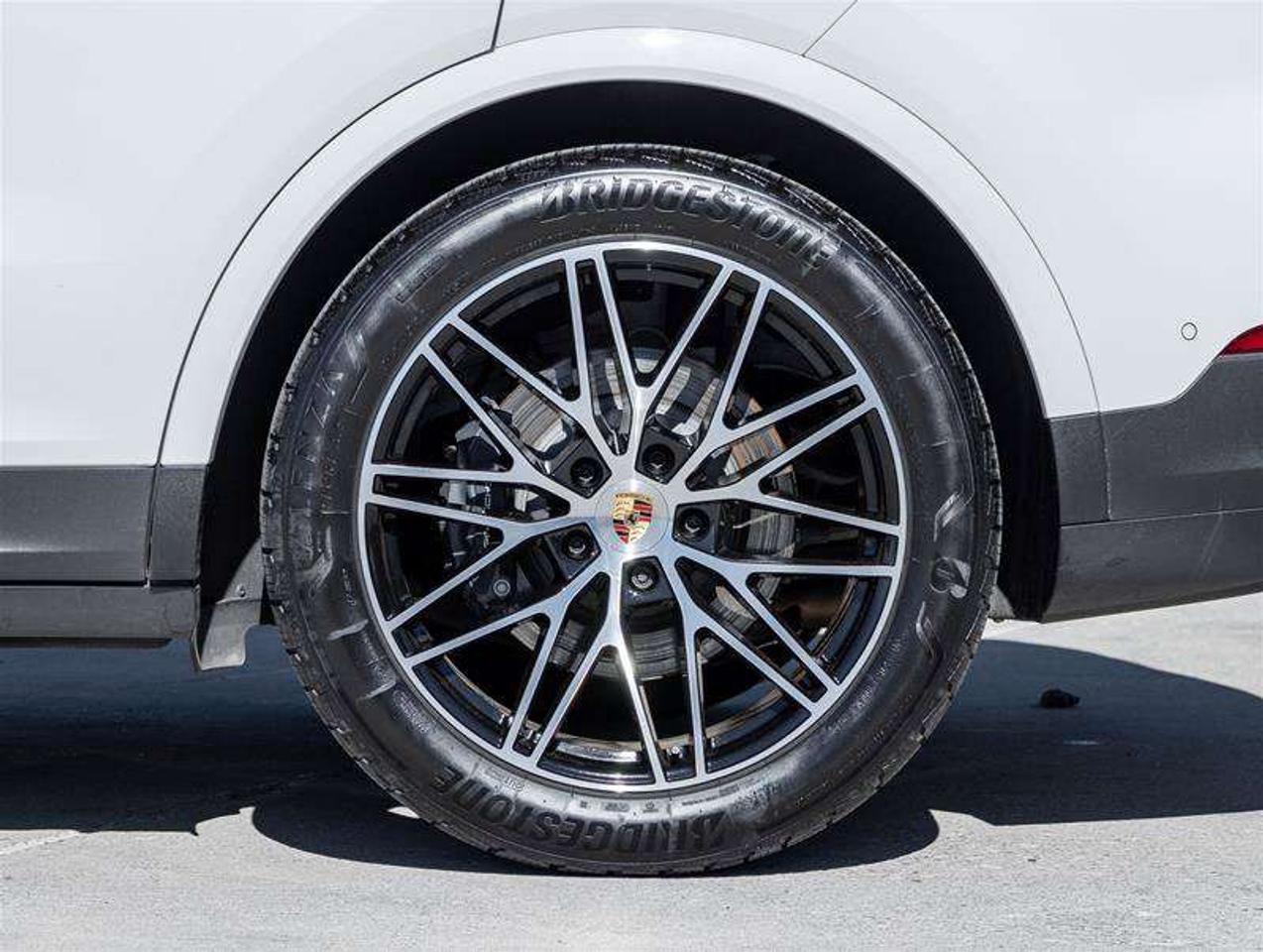 2025 Porsche Cayenne E-Hybrid AWD Premium Pkg 21 RS Spyder Design Wheels Head-Up Display Photo