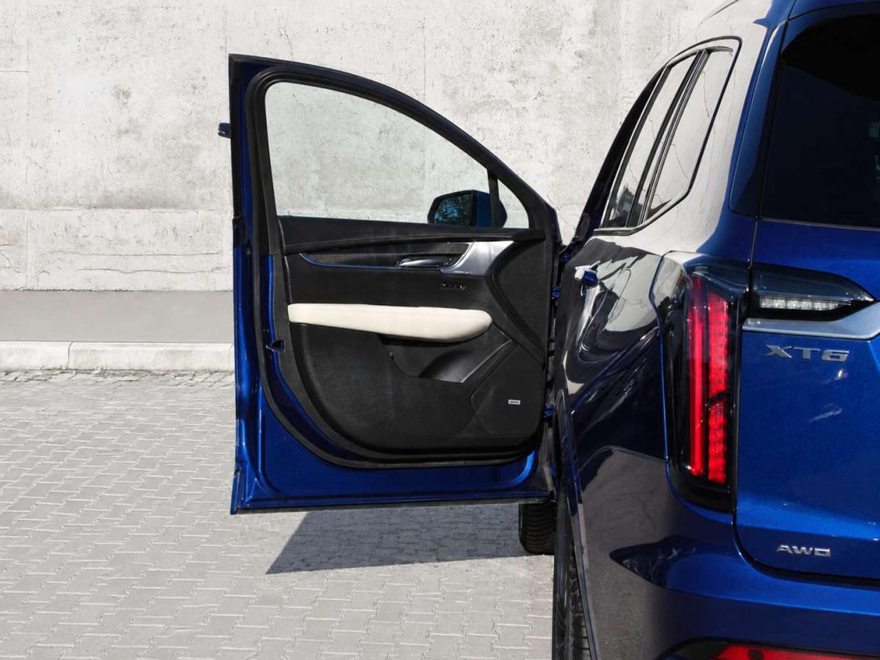2023 Cadillac XT6 Sport  Gps SiriusXM ParkingSensors Moonroof HtdSea Photo