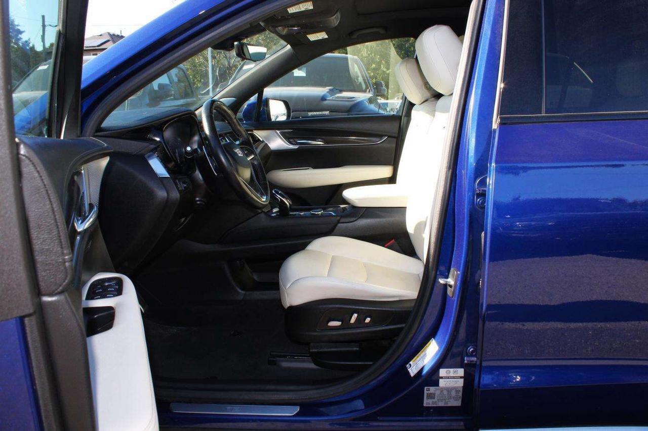 2023 Cadillac XT6 Sport  Gps SiriusXM ParkingSensors Moonroof HtdSea Photo