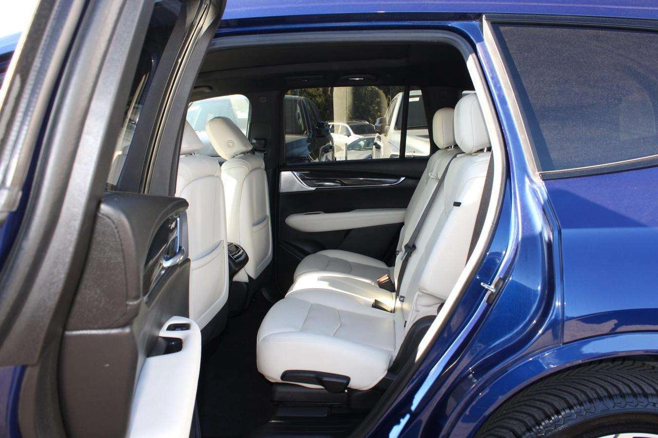 2023 Cadillac XT6 Sport  Gps SiriusXM ParkingSensors Moonroof HtdSea Photo