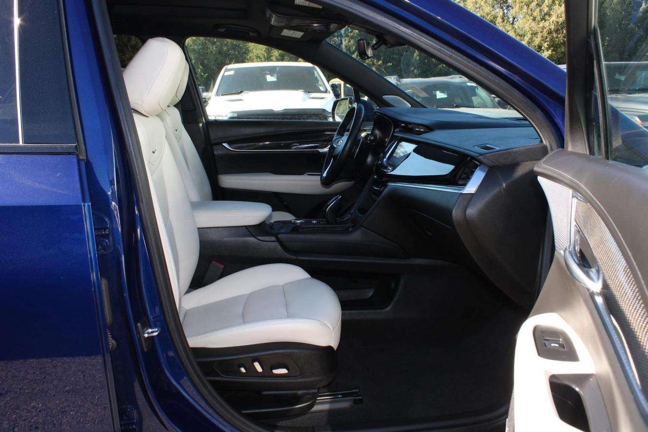 2023 Cadillac XT6 Sport  Gps SiriusXM ParkingSensors Moonroof HtdSea Photo
