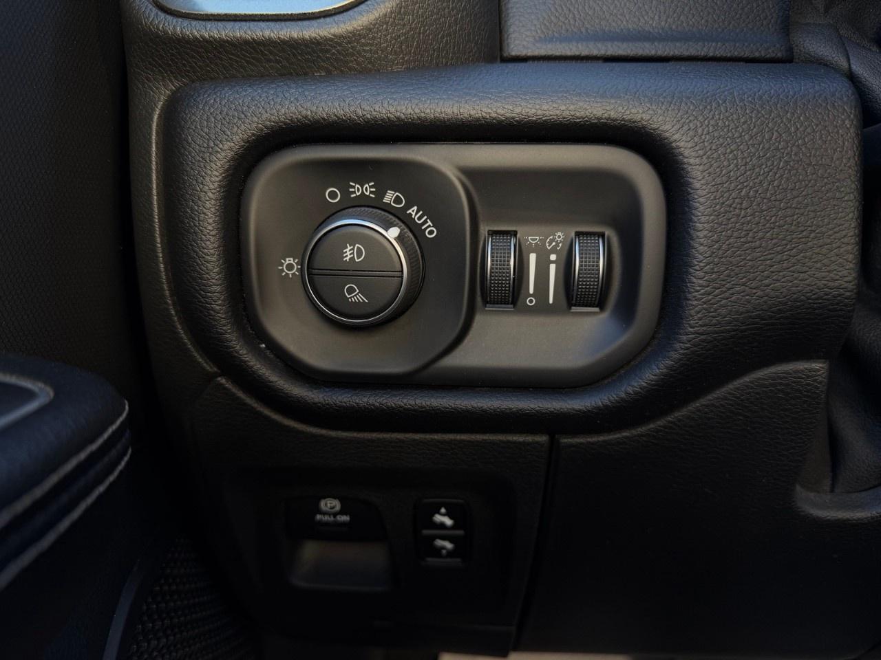 2019 RAM 1500 SPORT 4X4 CREW CAB 5'7" BOX Photo