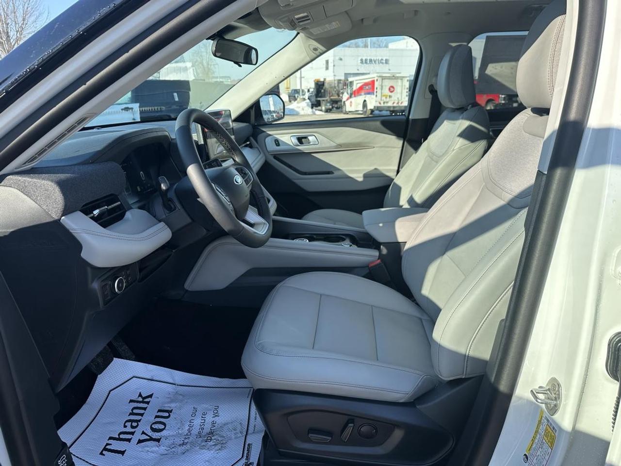2026 Ford Explorer Active w/200A Pkg 4WD Photo