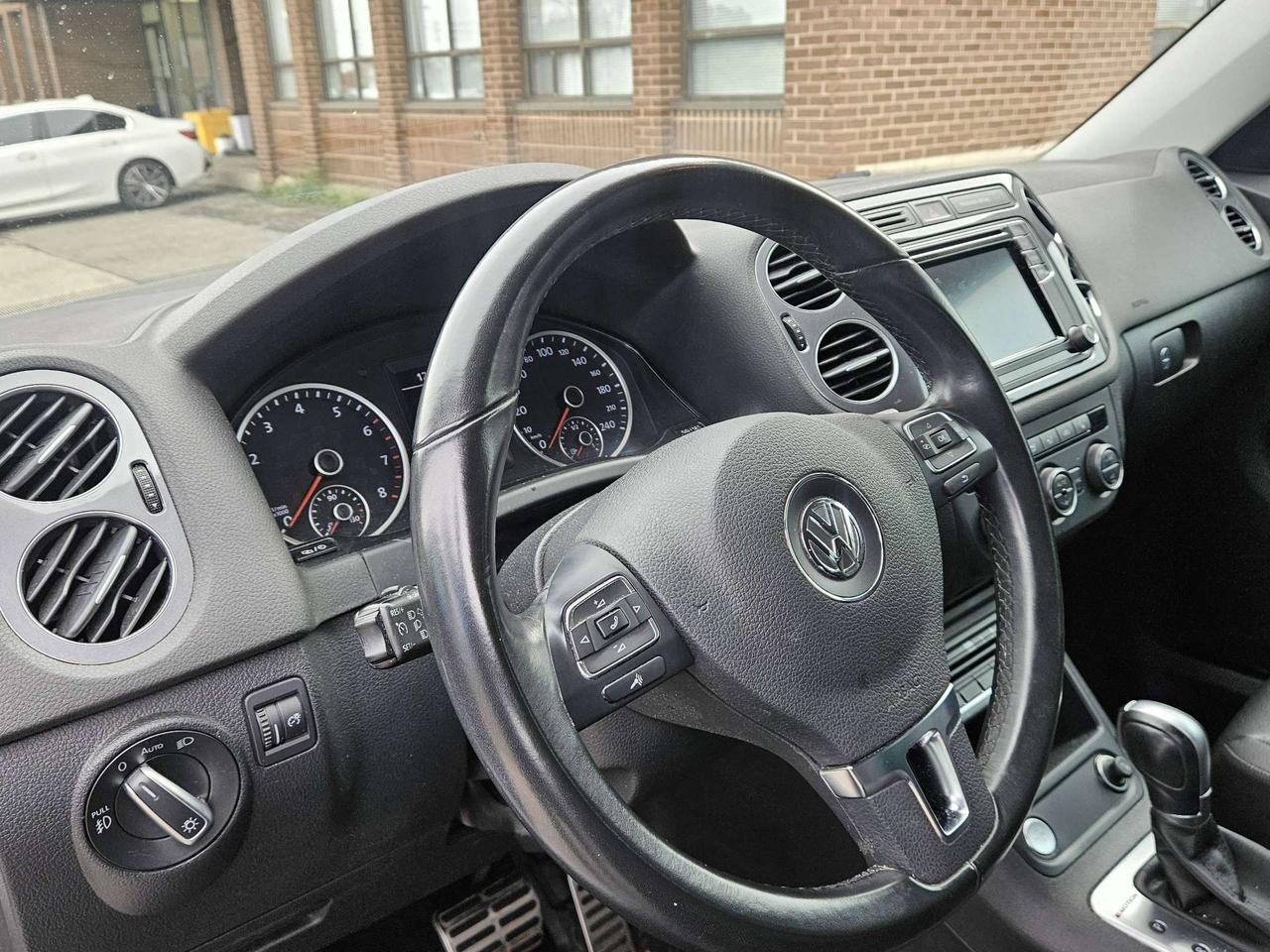 2017 Volkswagen Tiguan 4MOTION Wolfsburg Edition, Camera, Leather,  Accident free, One owner Photo