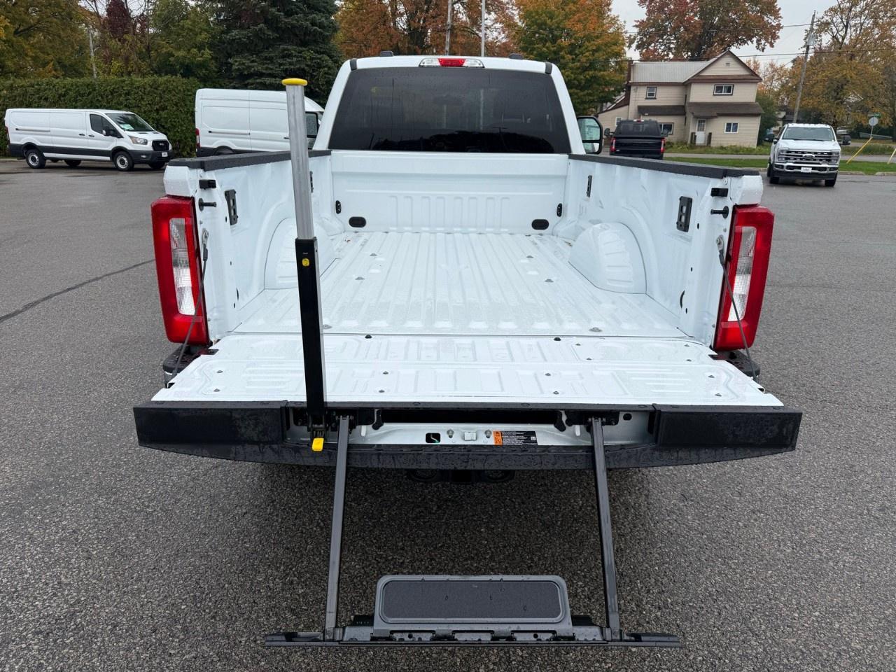 2027 Ford SUPER DUTY F-350 SRW  Photo4