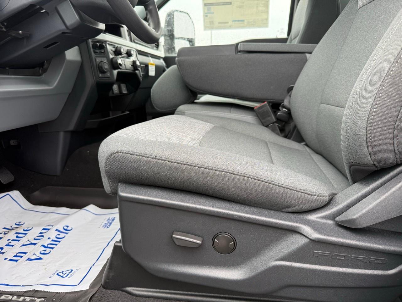 2027 Ford SUPER DUTY F-350 SRW  Photo