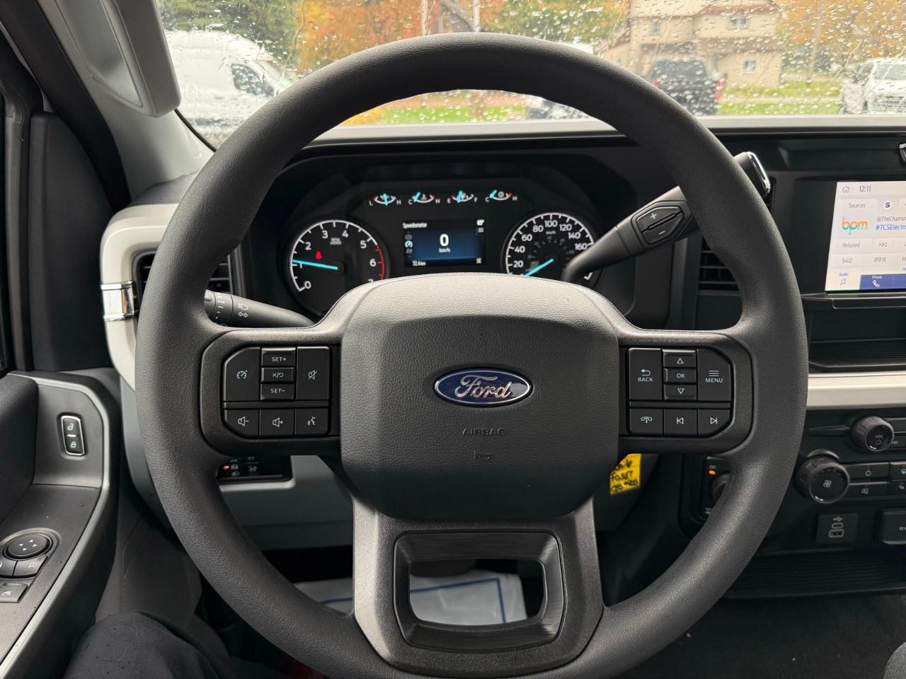 2027 Ford SUPER DUTY F-350 SRW  Photo