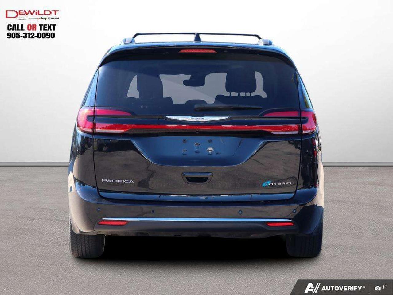 2023 Chrysler Pacifica LIMITED   UCONNECT THEATRE GROUP   1 OWNER Photo