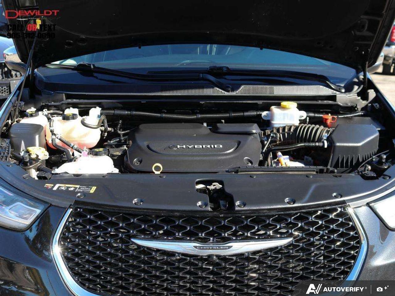 2023 Chrysler Pacifica LIMITED   UCONNECT THEATRE GROUP   1 OWNER Photo