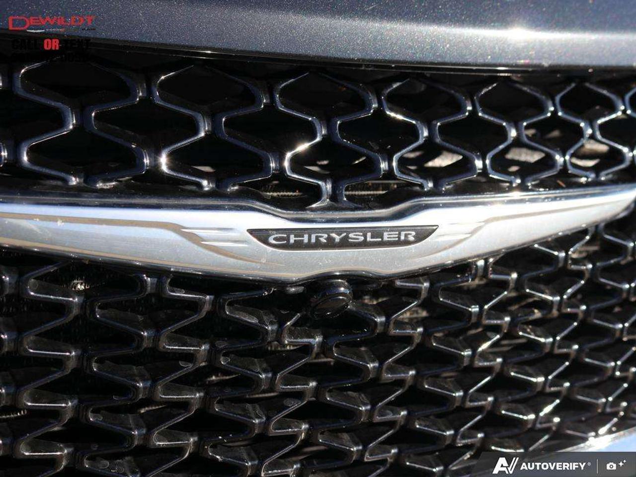 2023 Chrysler Pacifica LIMITED   UCONNECT THEATRE GROUP   1 OWNER Photo