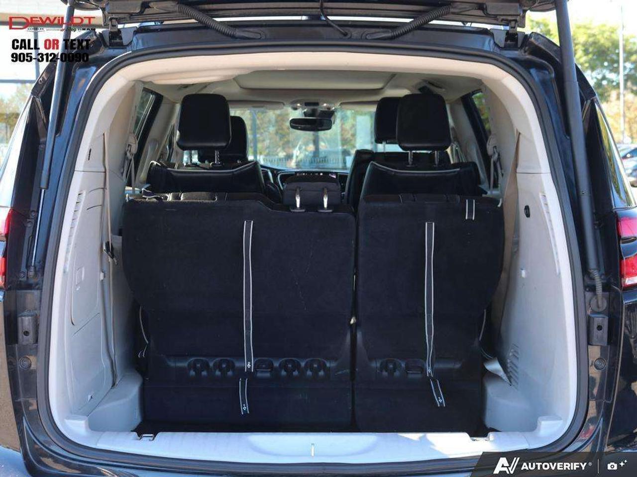 2023 Chrysler Pacifica LIMITED   UCONNECT THEATRE GROUP   1 OWNER Photo
