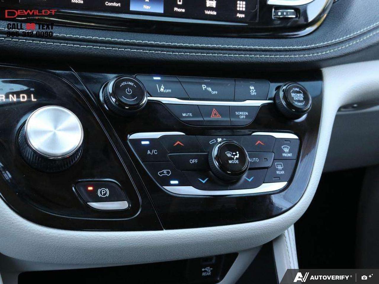 2023 Chrysler Pacifica LIMITED   UCONNECT THEATRE GROUP   1 OWNER Photo
