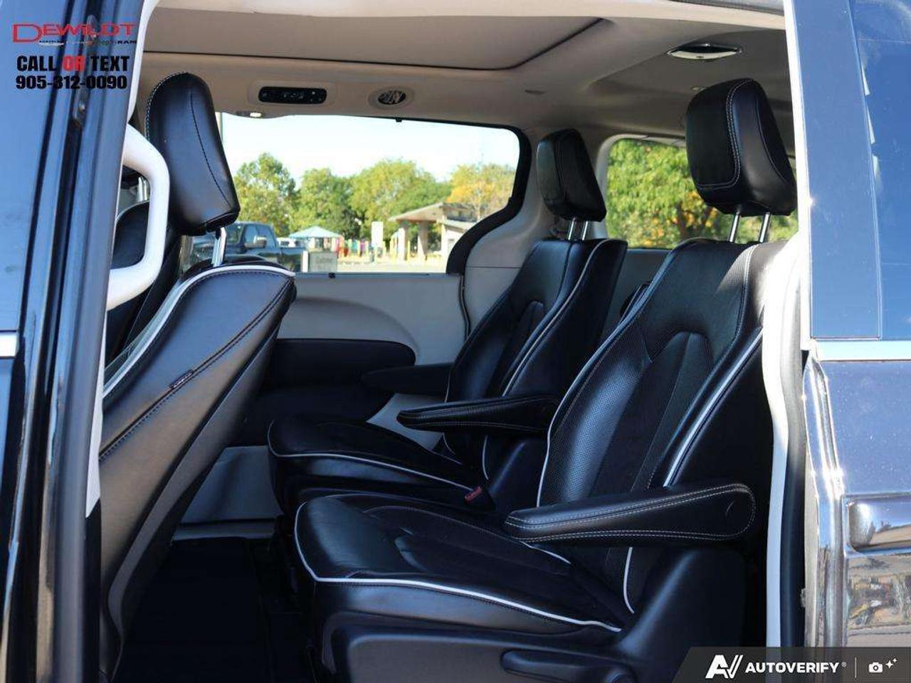 2023 Chrysler Pacifica LIMITED   UCONNECT THEATRE GROUP   1 OWNER Photo