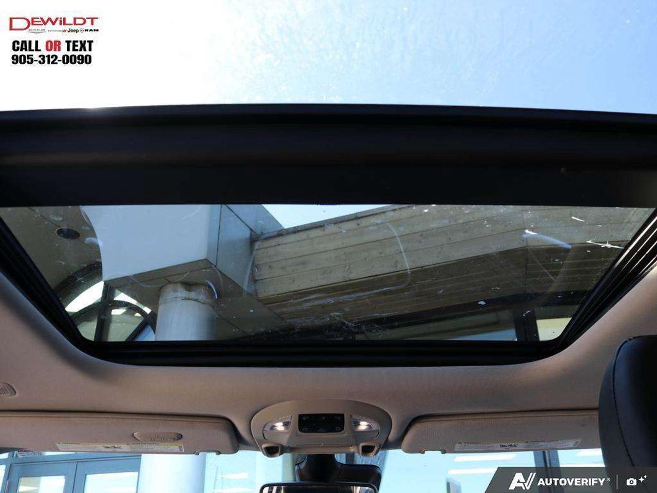 2023 Chrysler Pacifica LIMITED   UCONNECT THEATRE GROUP   1 OWNER Photo