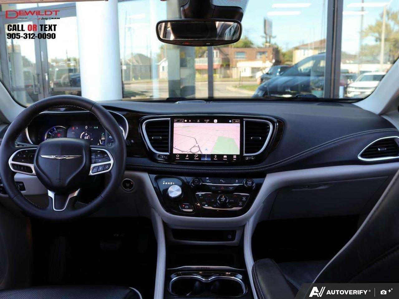 2023 Chrysler Pacifica LIMITED   UCONNECT THEATRE GROUP   1 OWNER Photo