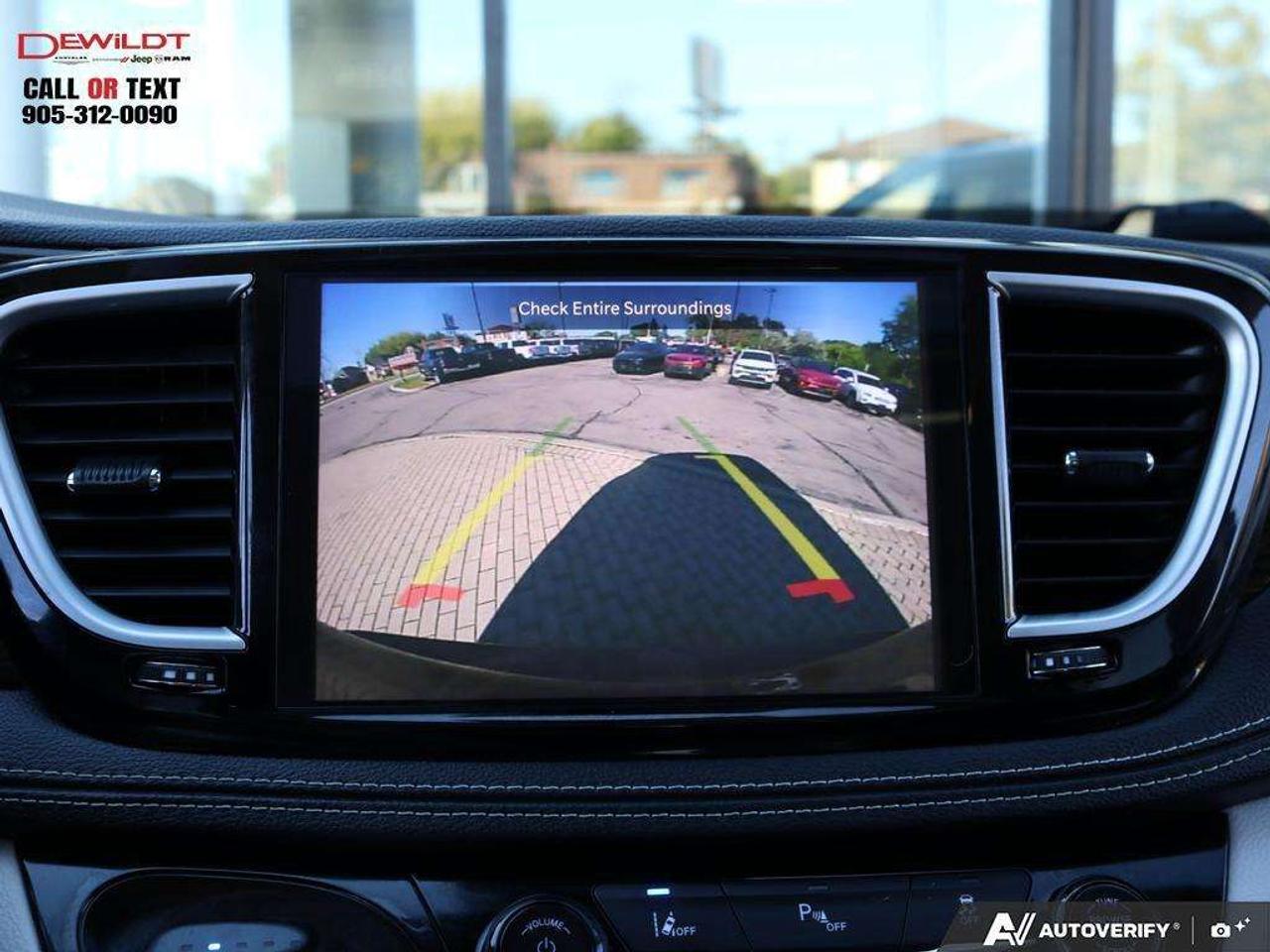 2023 Chrysler Pacifica LIMITED   UCONNECT THEATRE GROUP   1 OWNER Photo