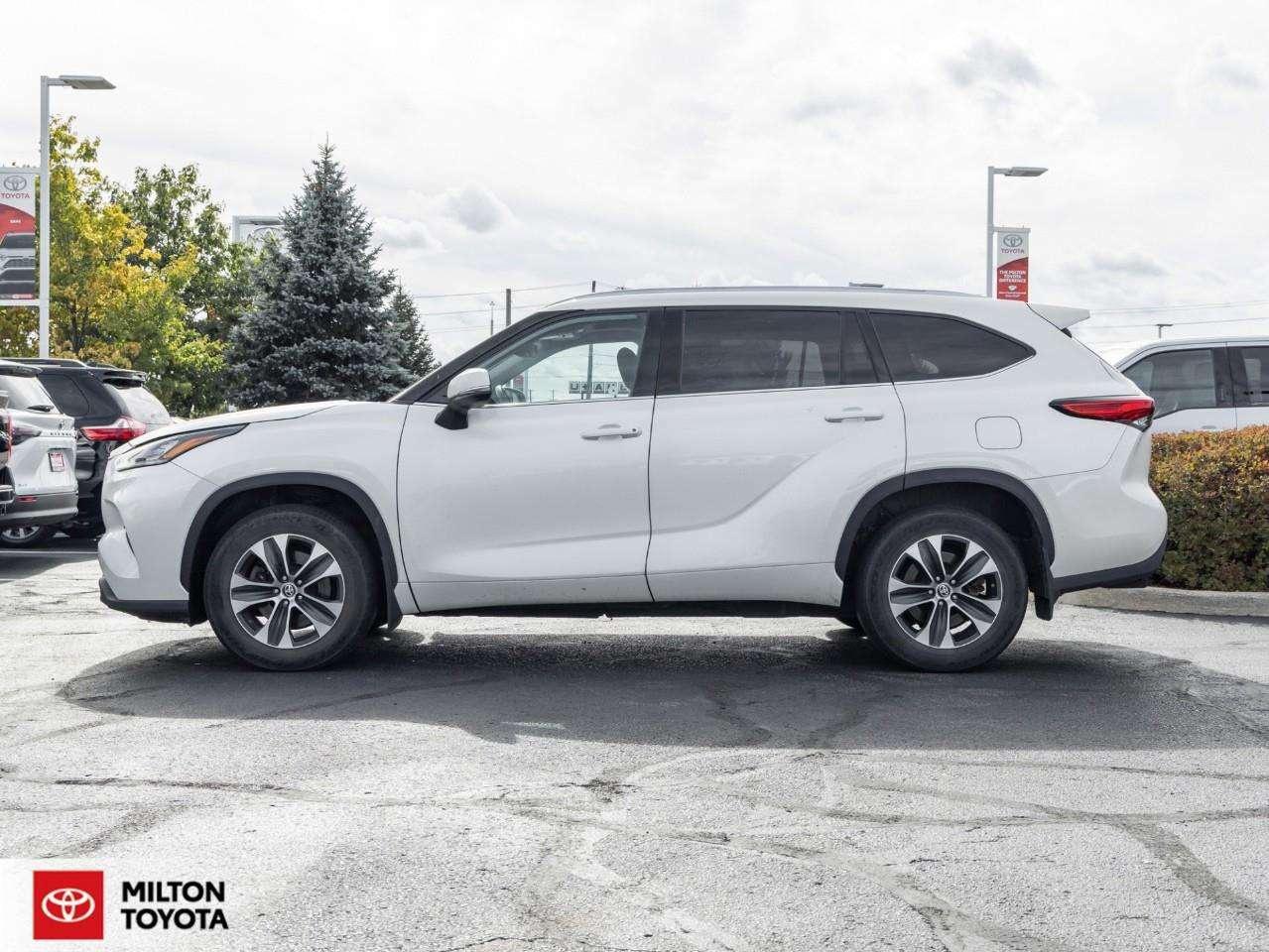 2021 Toyota Highlander LEATHER SUNROOF HEATED STEERING CARPLAY BLIND SPOT NEW TIRES ONE OWNER XLE Photo