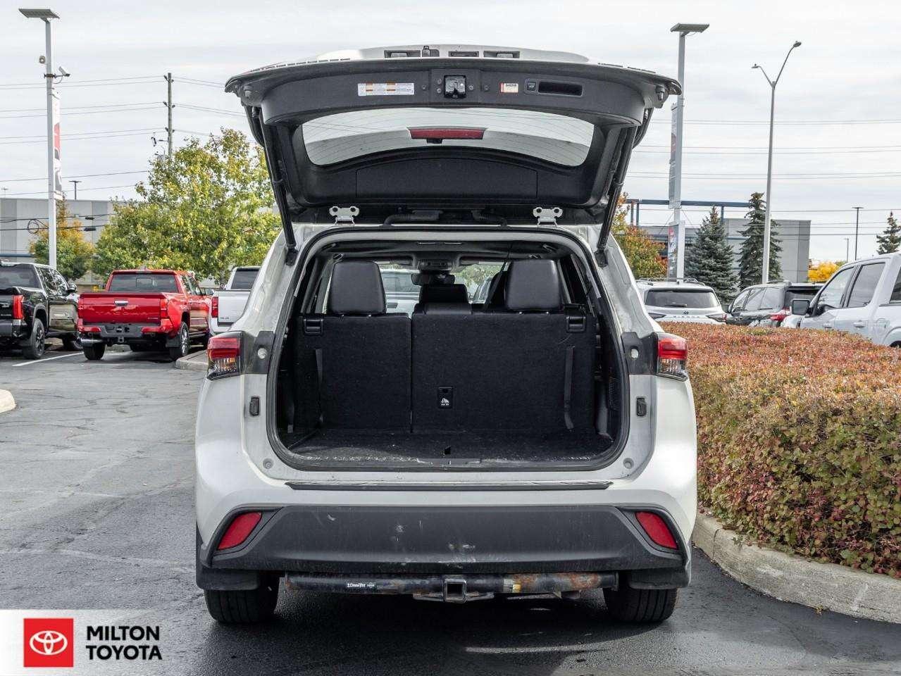 2021 Toyota Highlander LEATHER SUNROOF HEATED STEERING CARPLAY BLIND SPOT NEW TIRES ONE OWNER XLE Photo