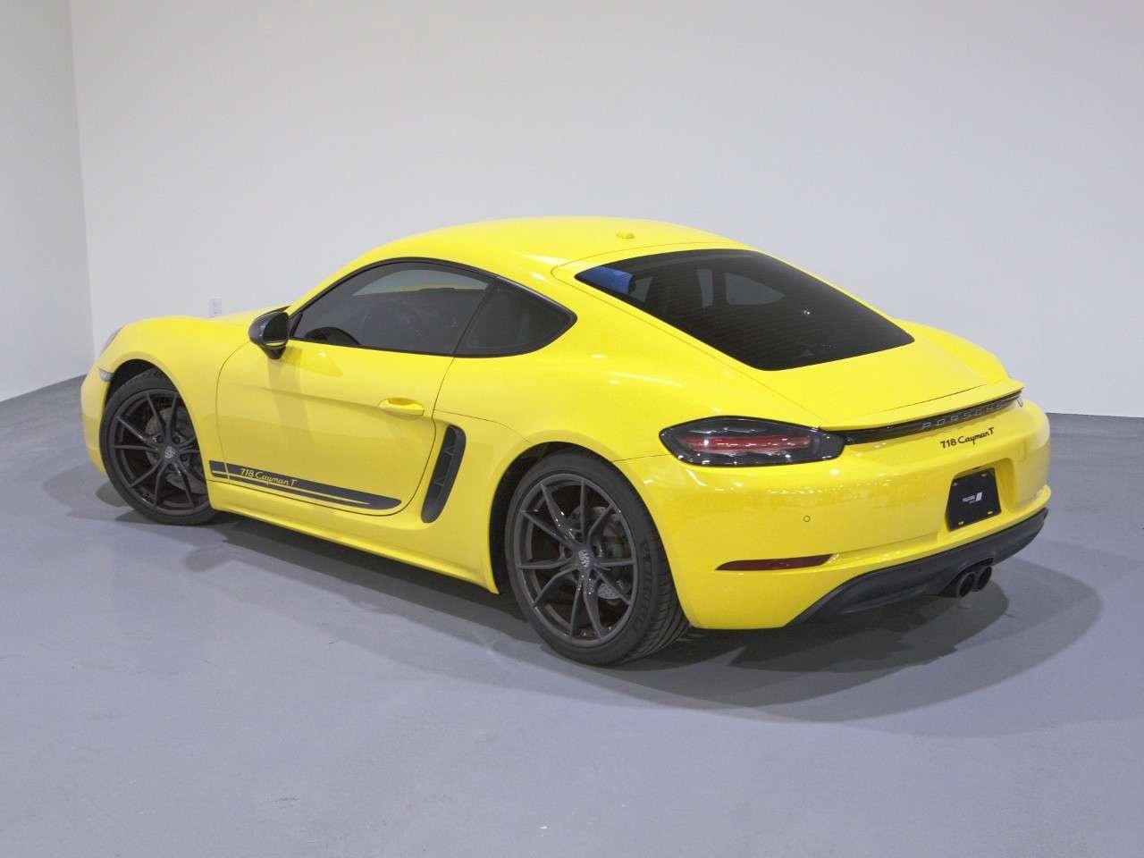 2020 Porsche 718 Cayman T Photo