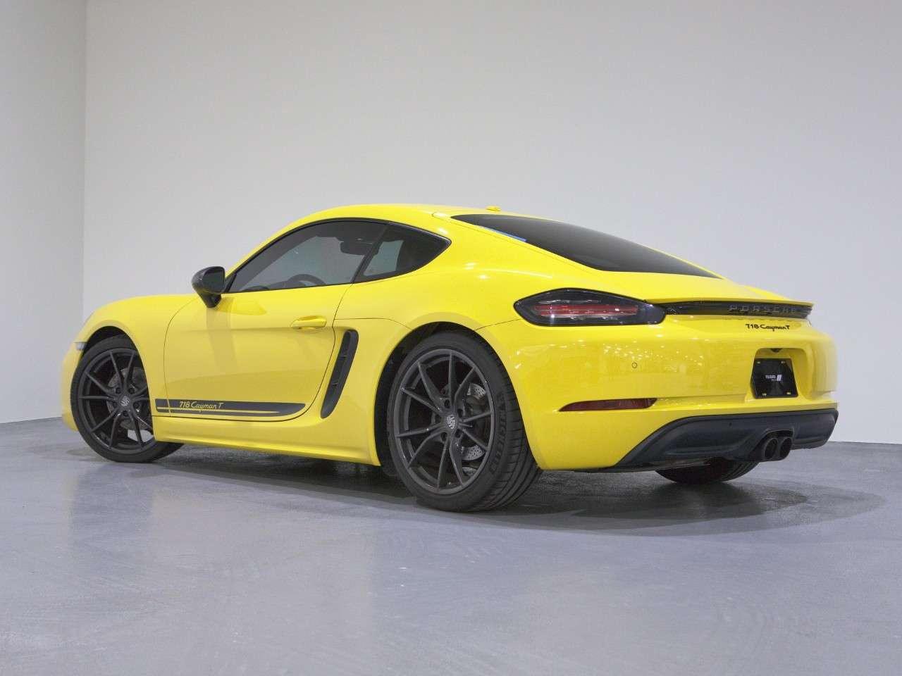 2020 Porsche 718 Cayman T Photo