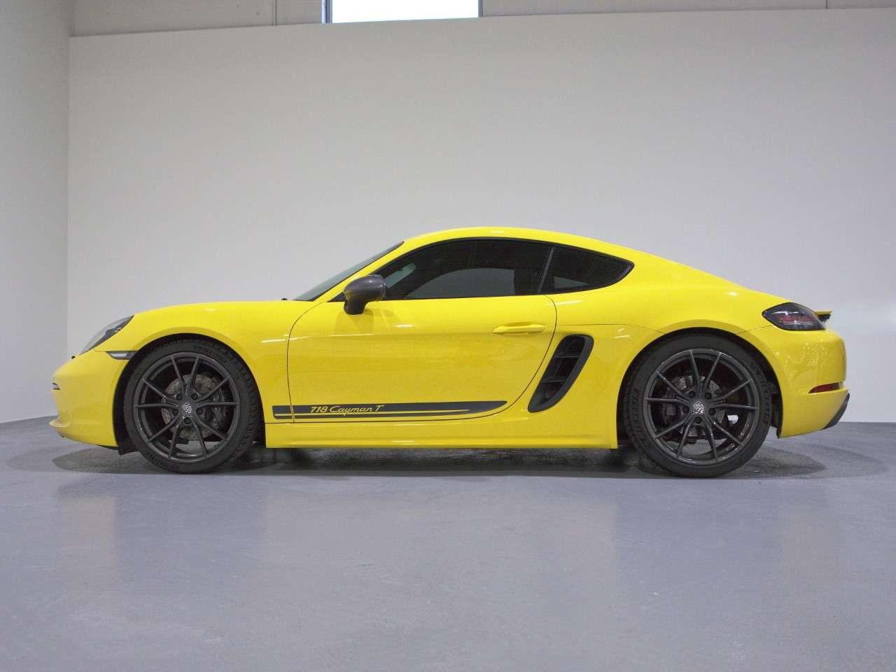 2020 Porsche 718 Cayman T Photo