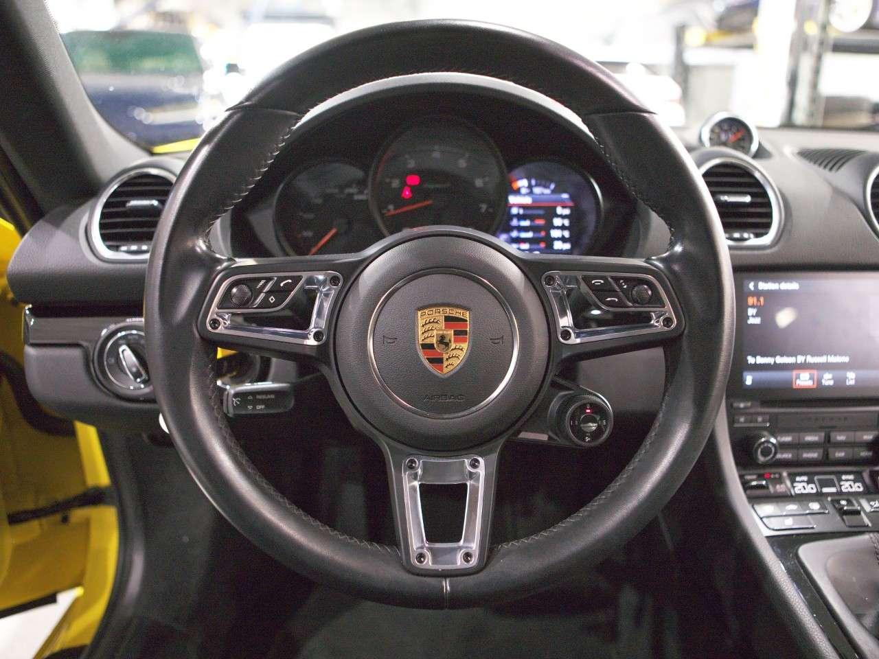 2020 Porsche 718 Cayman T Photo