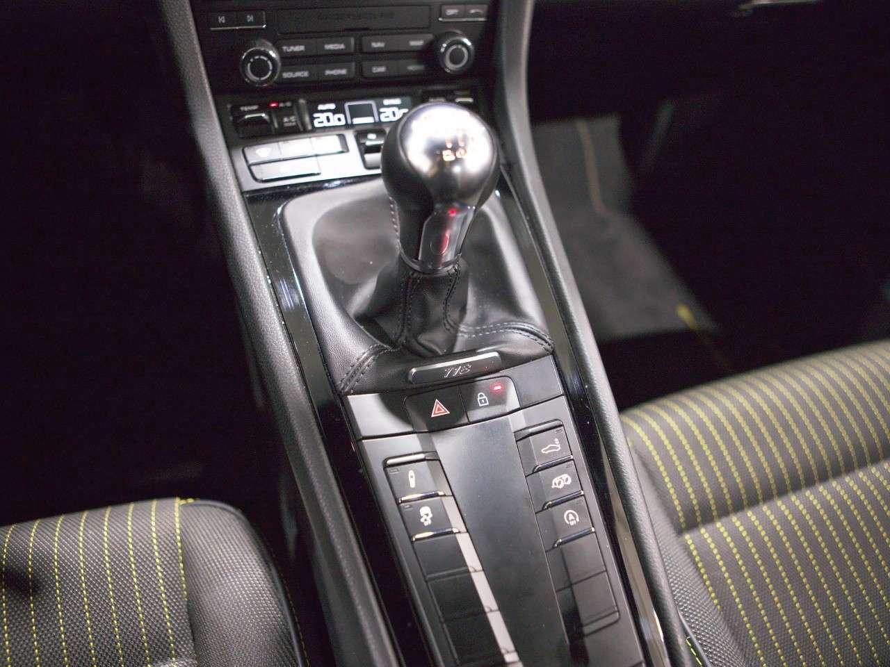 2020 Porsche 718 Cayman T Photo