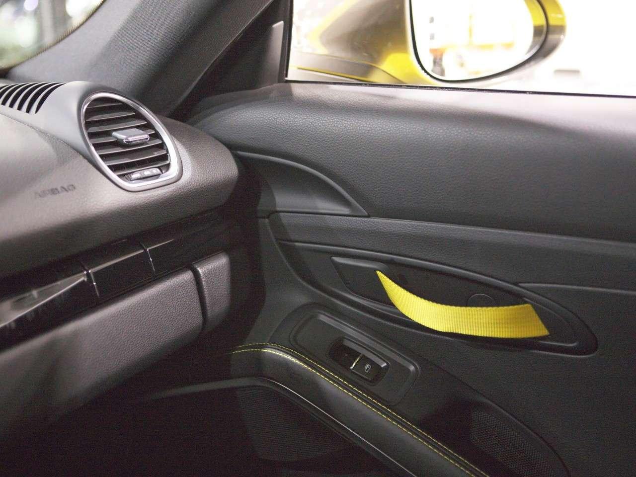 2020 Porsche 718 Cayman T Photo