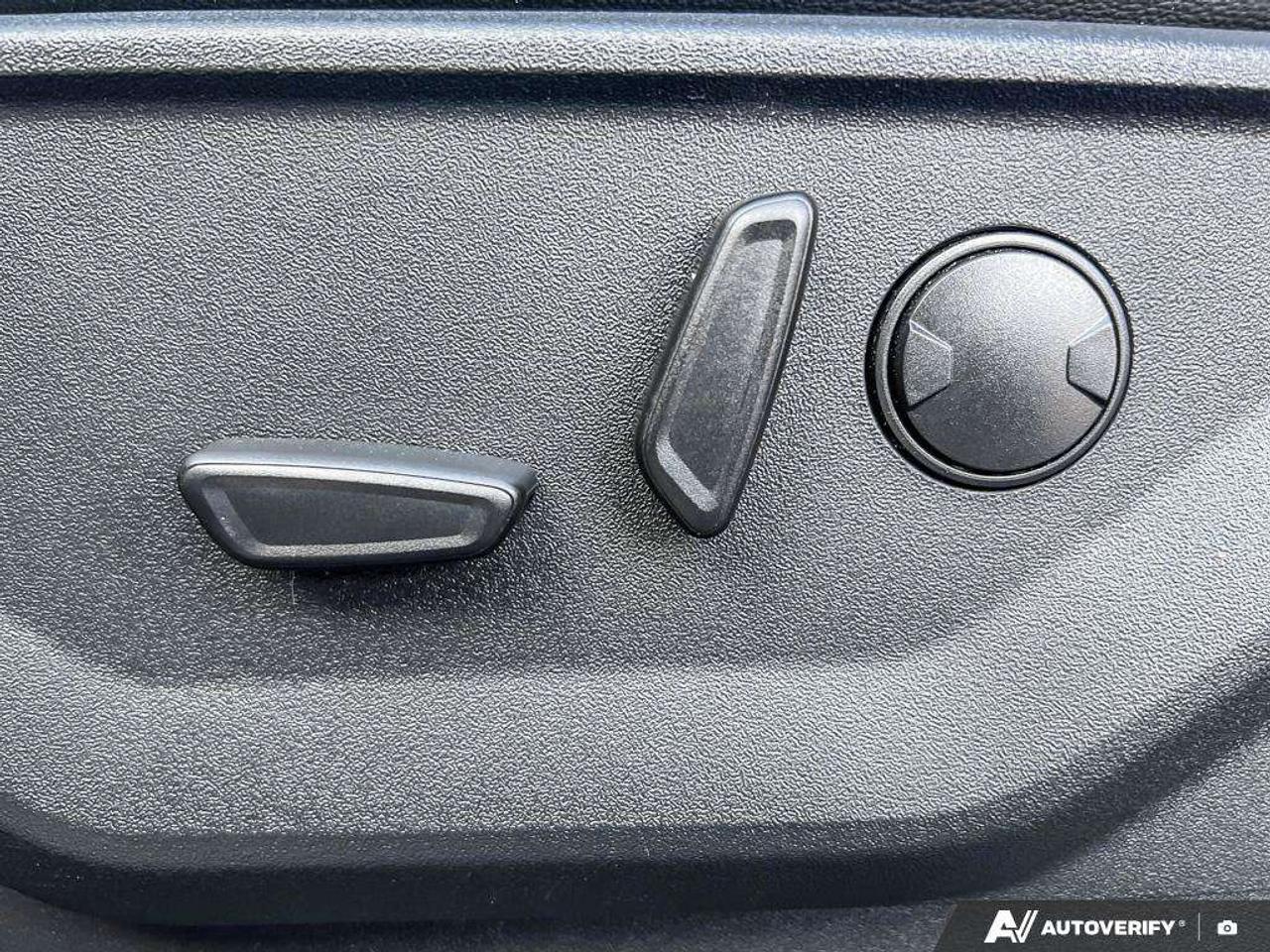 2025 Ford F-150 LARIAT   MOONROOF   LARIAT BLK APP PKG Photo