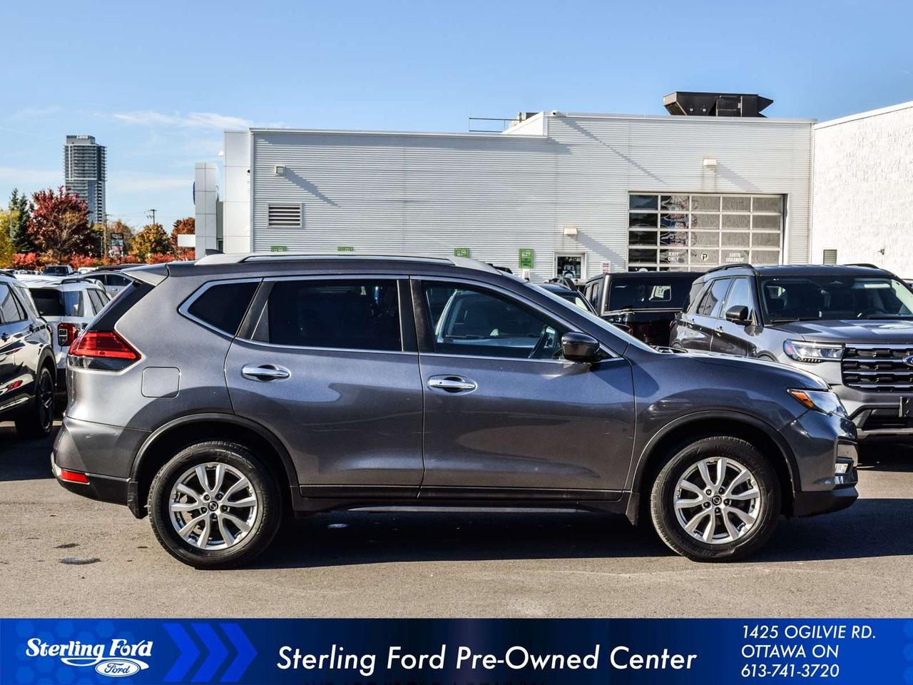2017 Nissan Rogue SV Photo