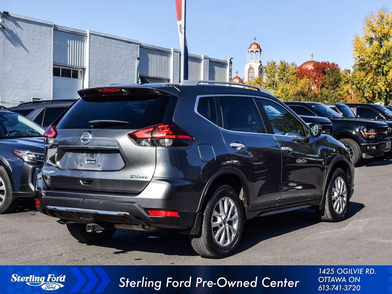 2017 Nissan Rogue SV Photo4