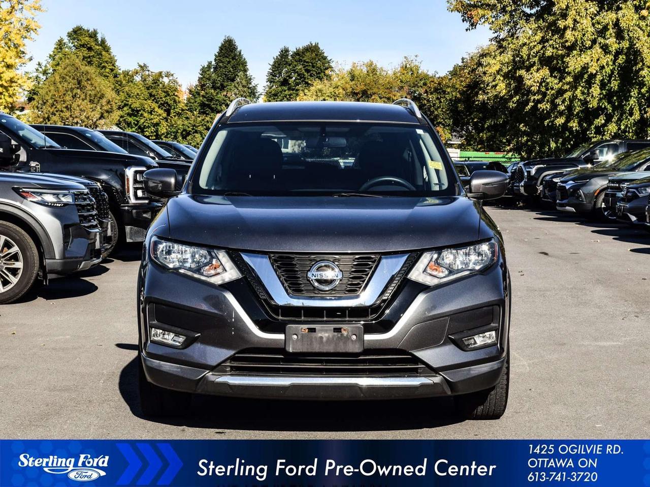 2017 Nissan Rogue SV Photo2