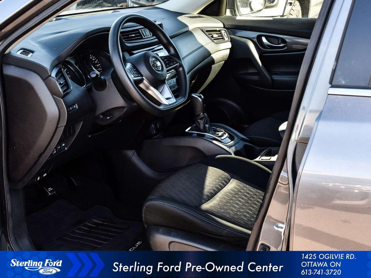 2017 Nissan Rogue SV Photo