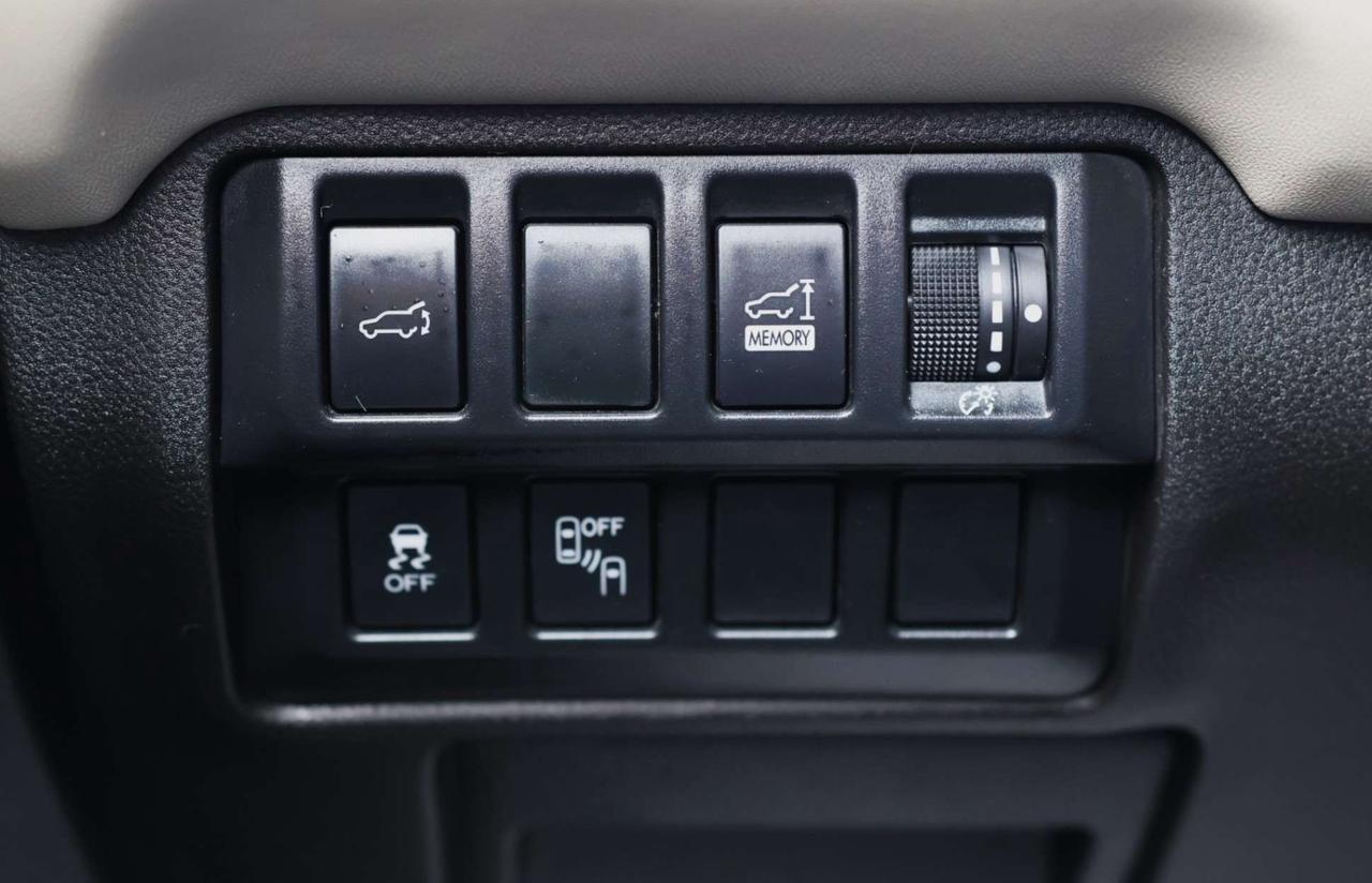 2019 Subaru ASCENT LIMITED-AWD-8PASS/NAV/ADAPT CRUISE/BLIS/LKA/FCW/LEATHER/H SEATS & STEERING/KEYLESS/CARPLAY/PANOROOF Photo