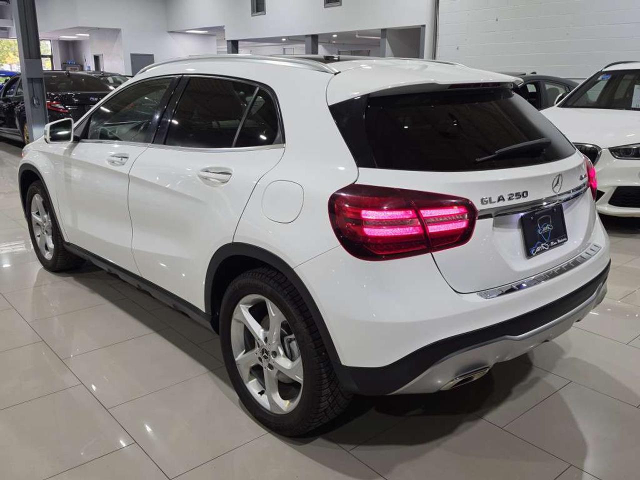 2020 Mercedes-Benz GLA 4MATIC NO ACCIDENT VERY GOOD SERVICE RECORDS NAVIGATION BLINDSPOT New Brakes  New Battery Photo4