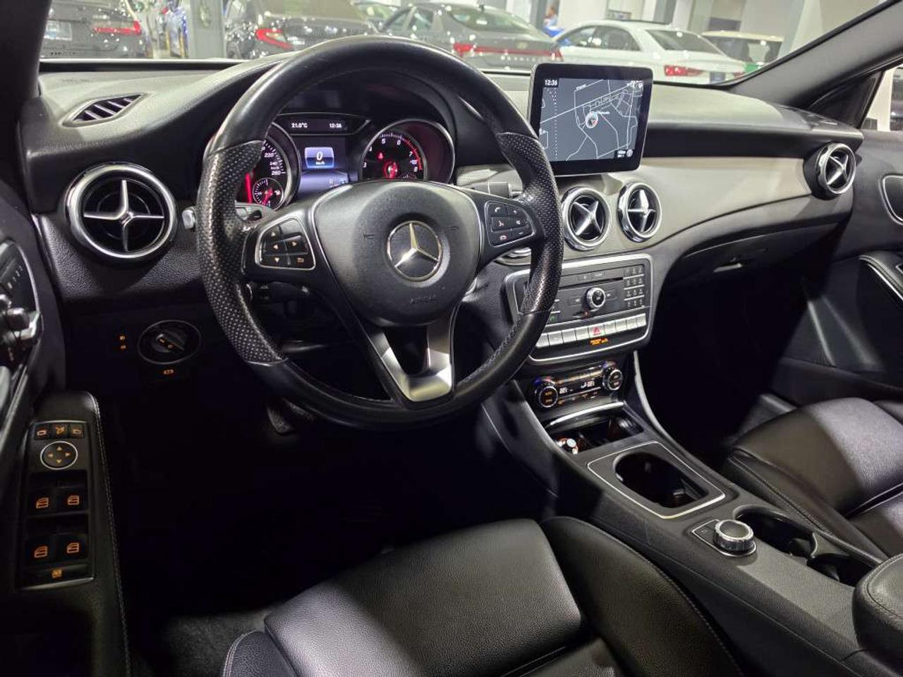2020 Mercedes-Benz GLA 4MATIC NO ACCIDENT VERY GOOD SERVICE RECORDS NAVIGATION BLINDSPOT New Brakes  New Battery Photo